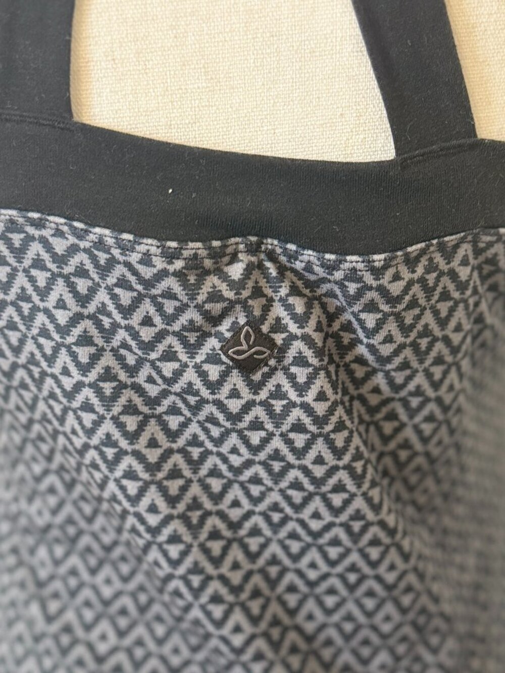 Prana Quinn Jacquard Tank Top Women's Size Medium Charcoal Built-In Bra Racerbac - Picture 3 of 12